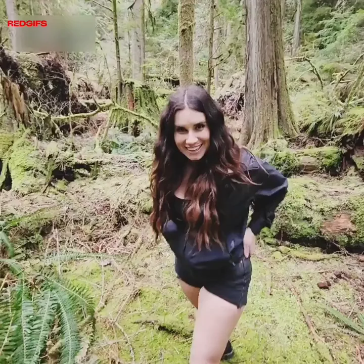 Chloe Lamb sucking cock in a rain forest 🌲