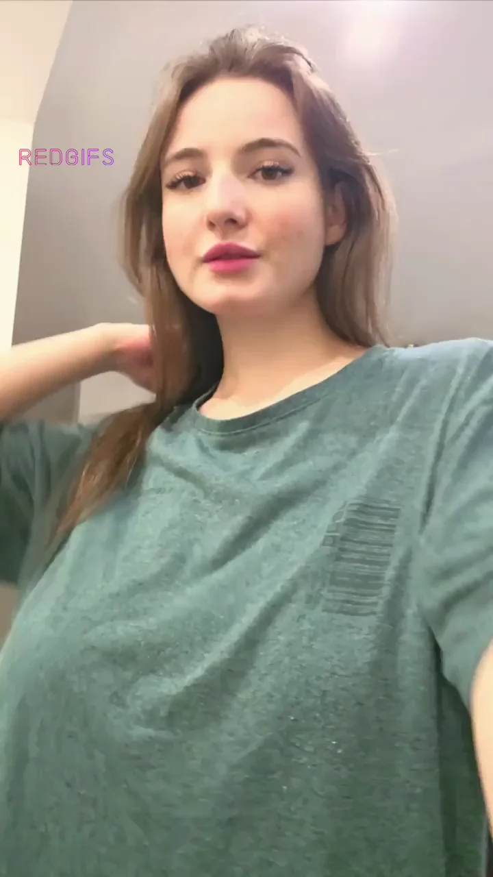 100% definition of the word "busty" :)