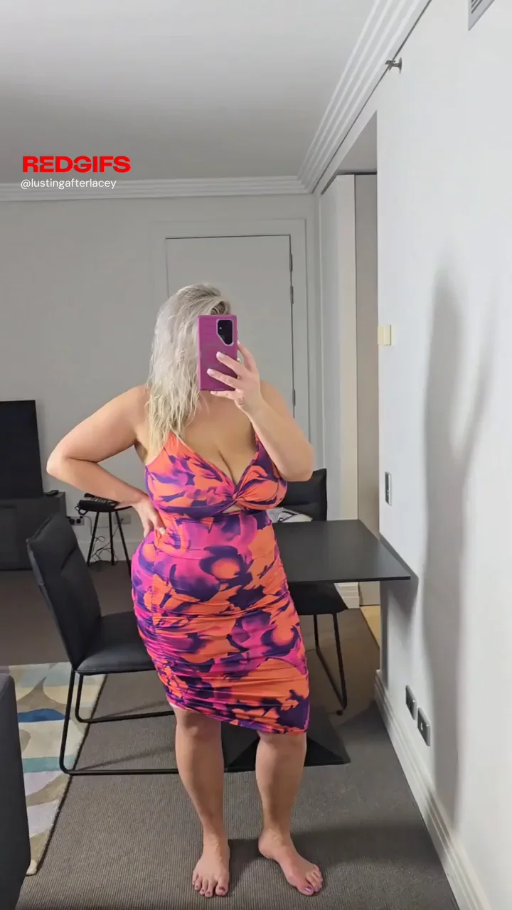 Slowmo bouncing cleavage is the best kind of cleavage