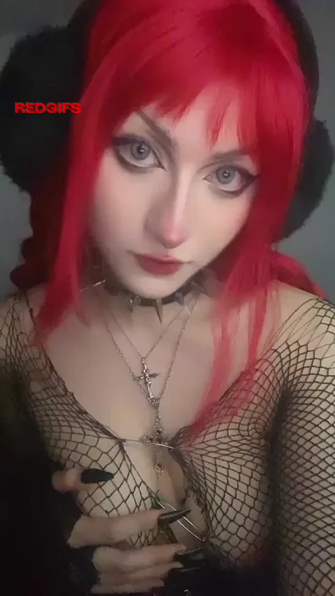 Redhaired gothy at your service daddy