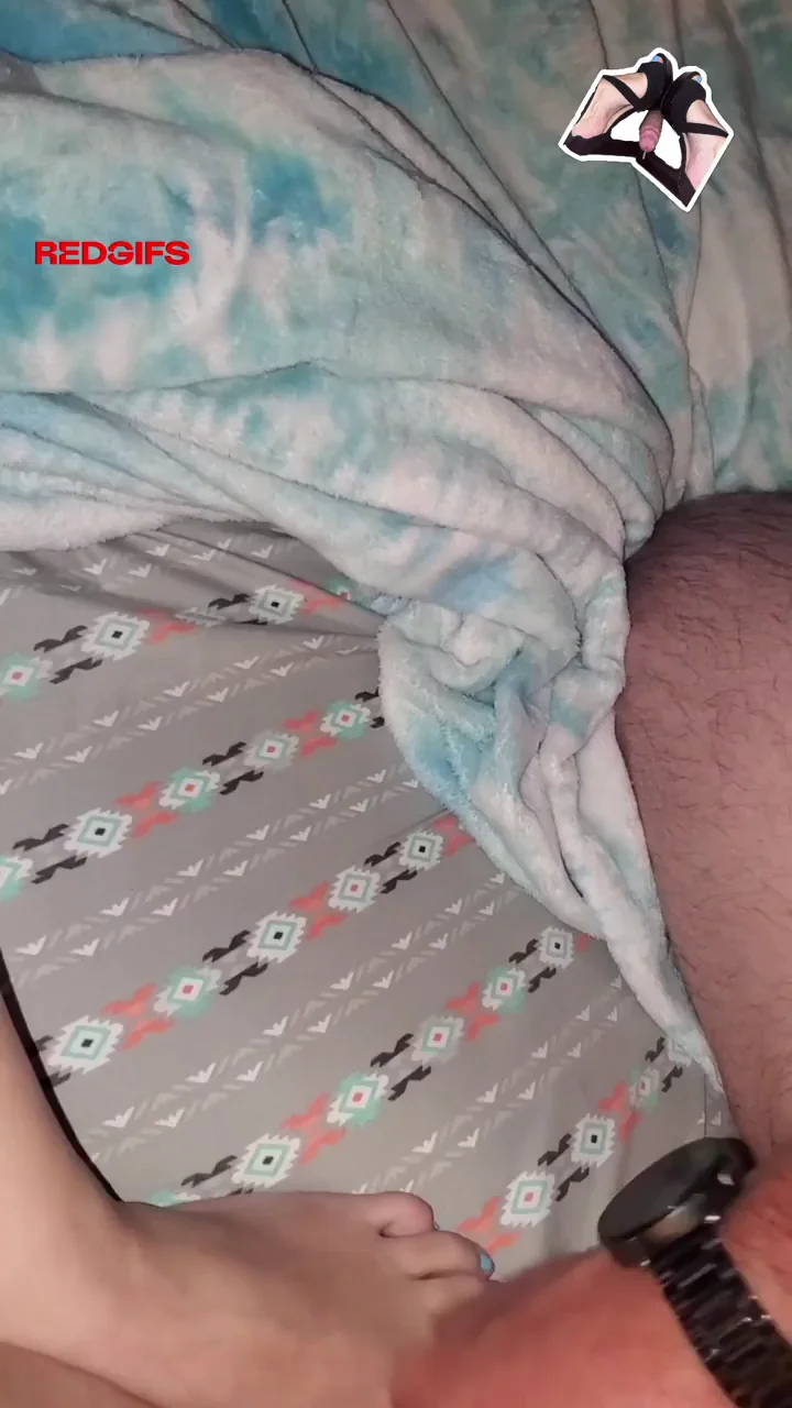 My cum fetish is cumming on toes