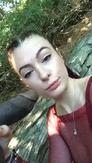😈 Black-Haired Slut Owns BBC Outdoors, Bobbing & Grinning Like a Boss 🍆🌳