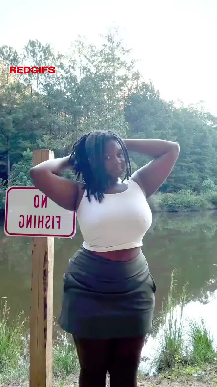 Ebony Babe's Risky Public Flash: Massive Tits & Juicy Ass Almost Busted!