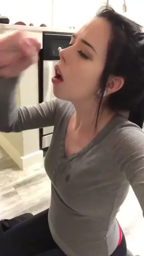 Pretty sure this petite woman keeps her mouth open for every messy facial