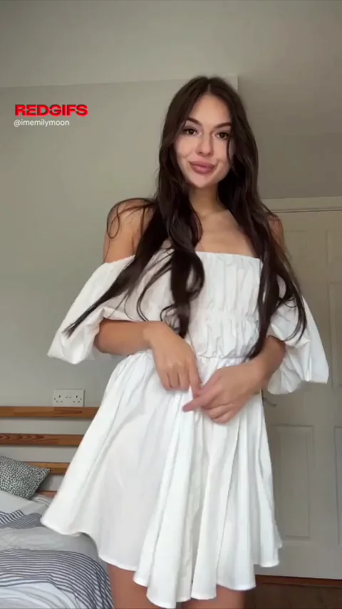 Gym-Hardened Hottie Teases in White Dress then Strips Naked 😈💦