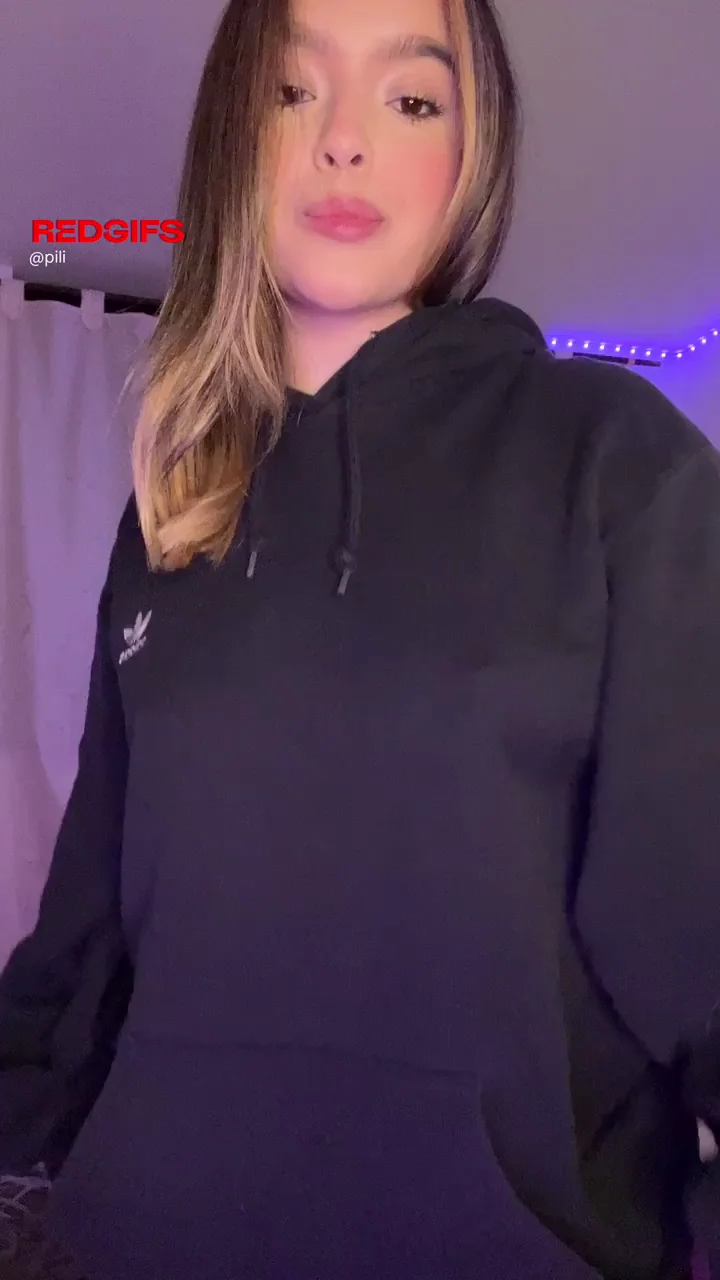Hot Fit Babe's Massive Tits Tease 🔥🍈🍈