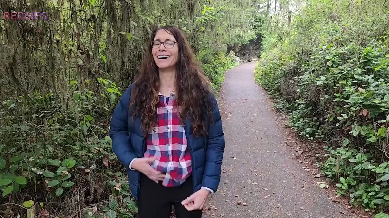 Trail Titty Flash! 😈🌿🍈🍈