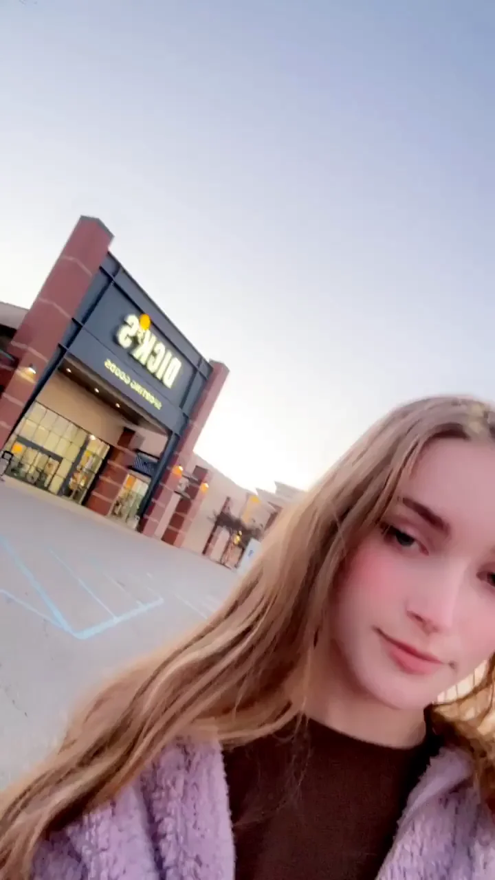 Petite Teen's Quick Pussy Flash Outside 🐱💨