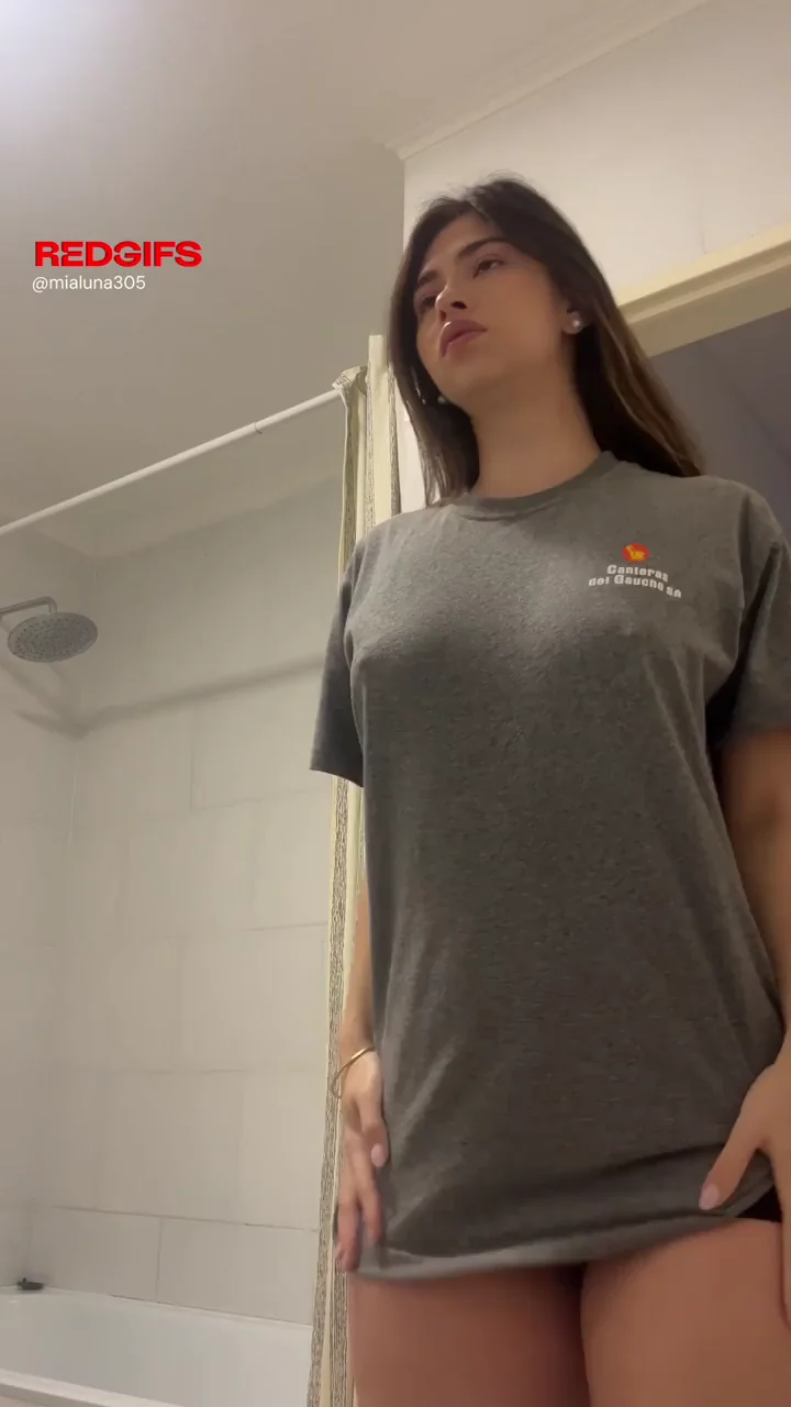 🍑 Teen Slut's Hottest Outfits: T-Shirt Tease or Nude Booty Show? 🔥