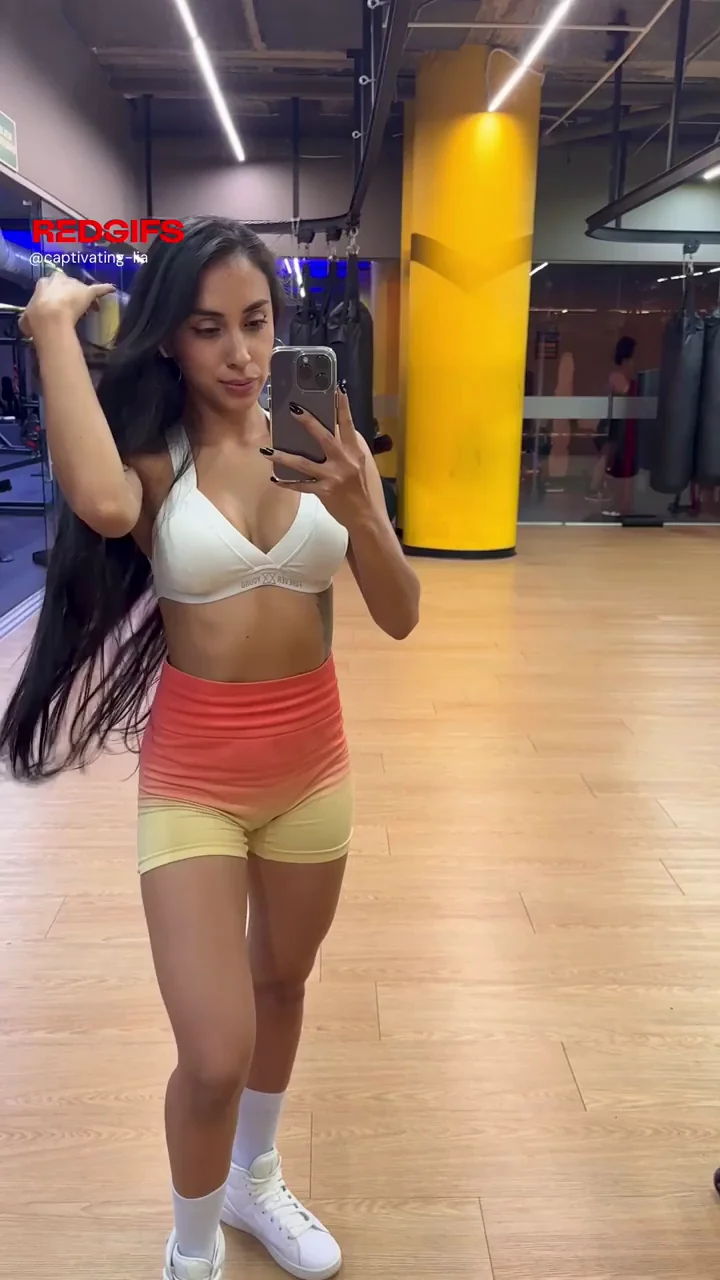 Gym Slut's Yoga Pants Hugging That Fat Juicy Ass