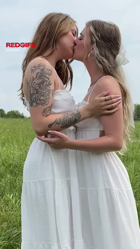 Passionate kisses in the field