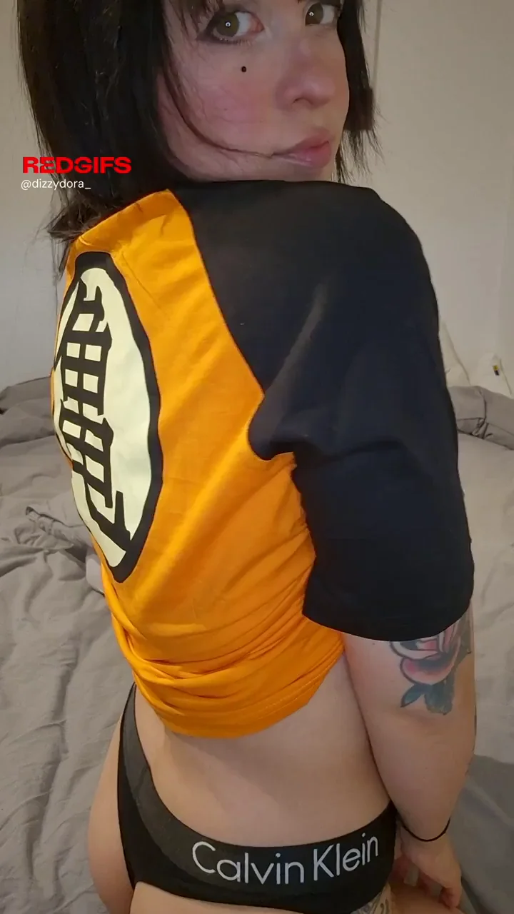 My sideboob in my new training shirt [F]