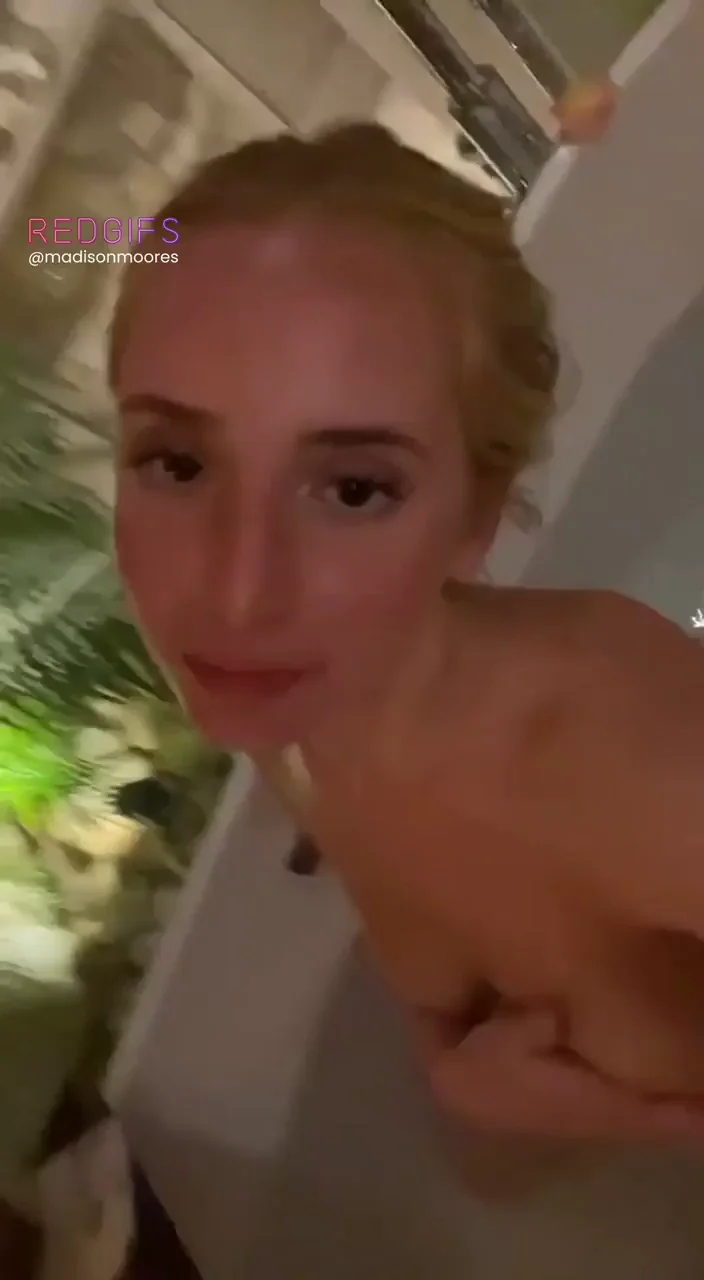 Blonde Bombshell Invites You to Her Steamy Tub