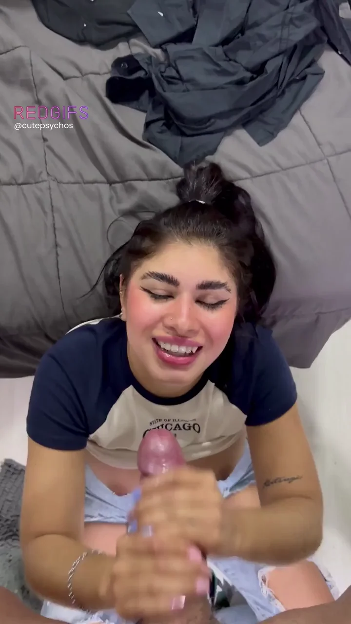 Is there a dentist here who can do this teeth whitening for me? plss