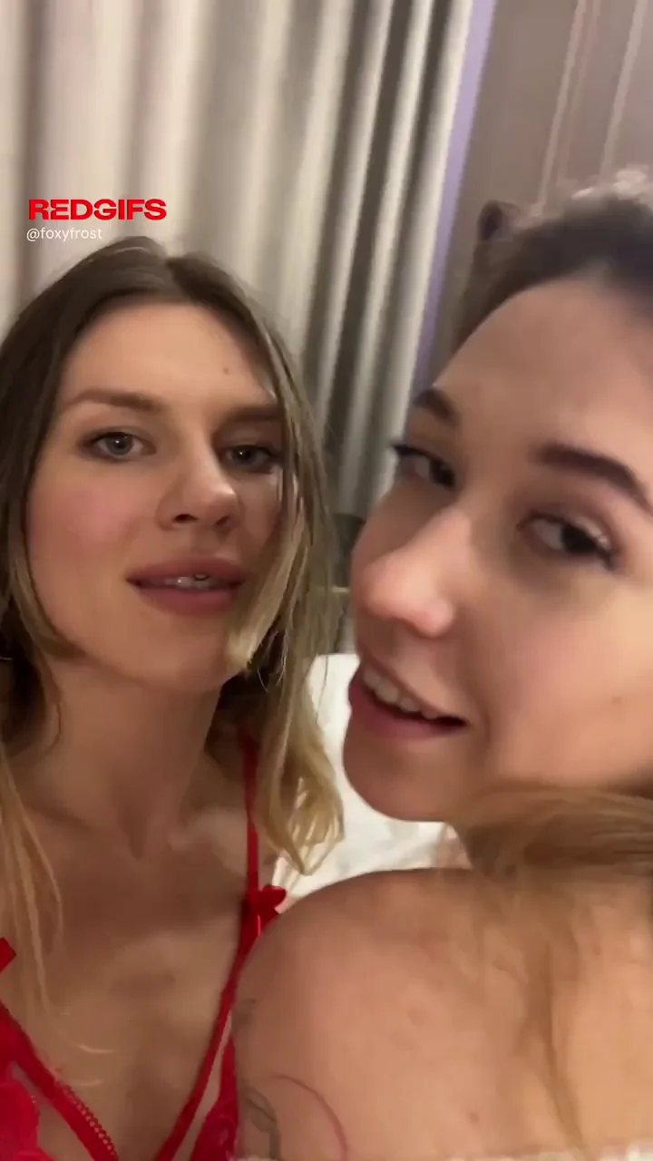 Drunk Night Sloppy Kiss & Teeny Tits Flash 😘🍸💦