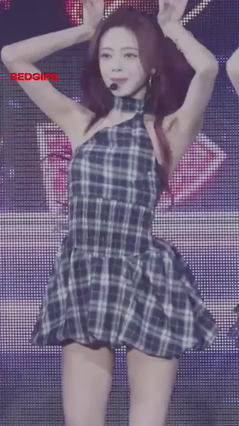 Yuna's Plaid Skirt Ass Tease 🍑🔥 ITZY Kpop Fap Fuel