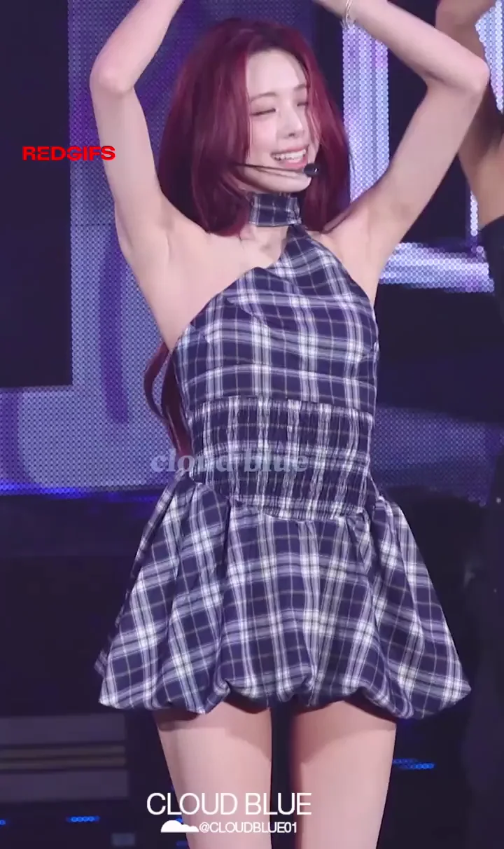 🔥 ITZY Yuna's Plaid Skirt Ass Shake & Tease 🍑💦