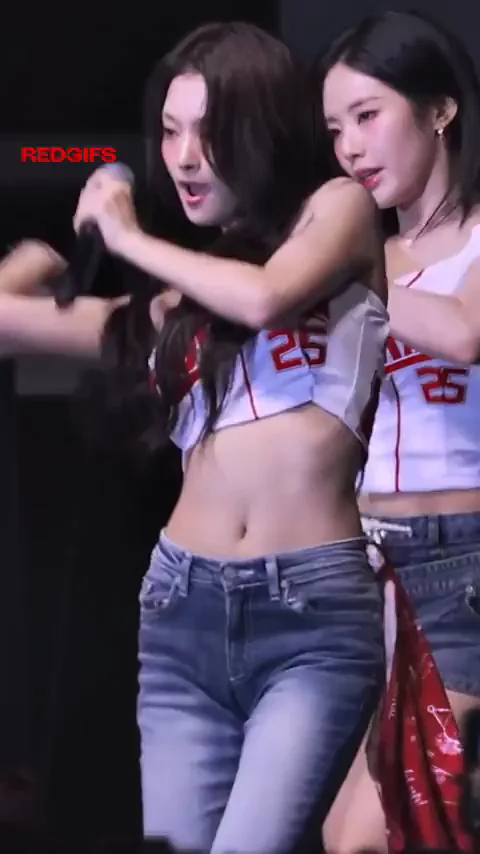 Nagyung's Tight Kpop Ass Tease - fromis_9 Slutty Stage Grind