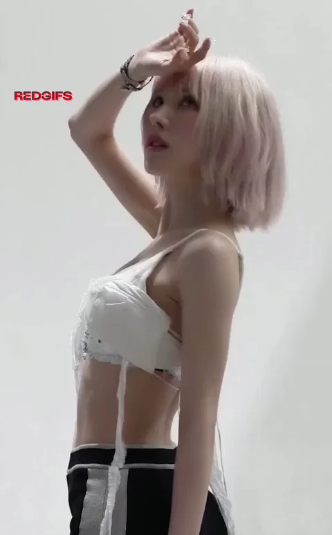 Wendy Red Velvet's Pink-Haired Tease 🔥🍑