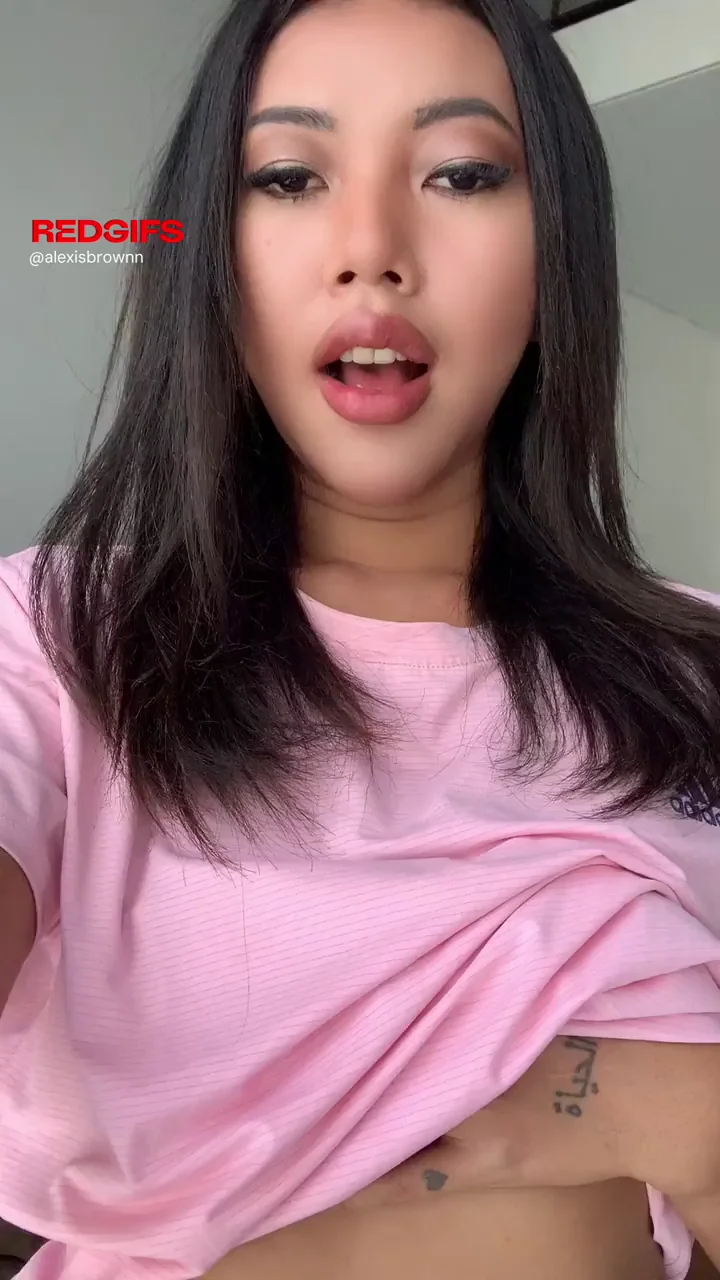 Asian Teen Tease Flashes Her Perky Tits, Eyes Glued!