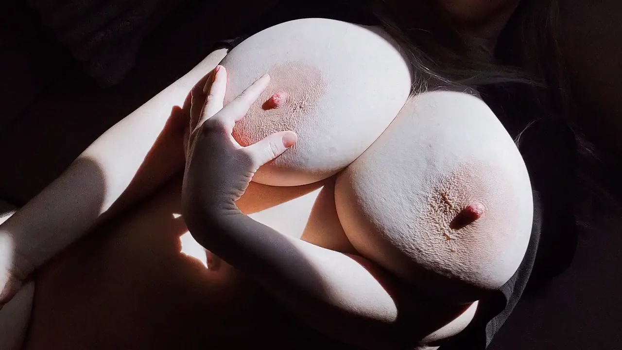 I want you play with my nips 😁