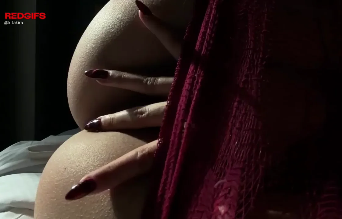 Weekend Pussy Play: Cute Asian Teen Fingers Her Dripping Slit All Night ;)
