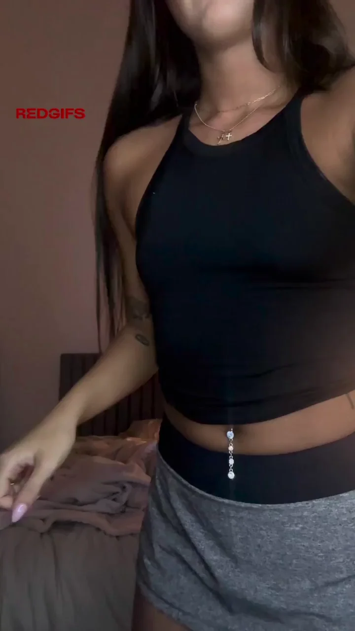 Petite College Slut Reveals Her Perky Tits & Tight Body 😈🍑