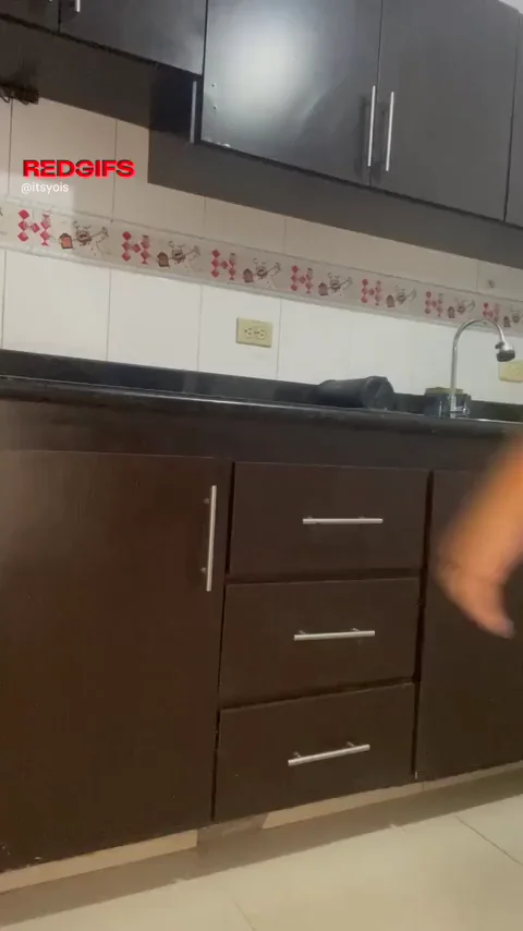 🍑 Would Ya Devour My Juicy Holes? Kitchen Booty Tease 🔥