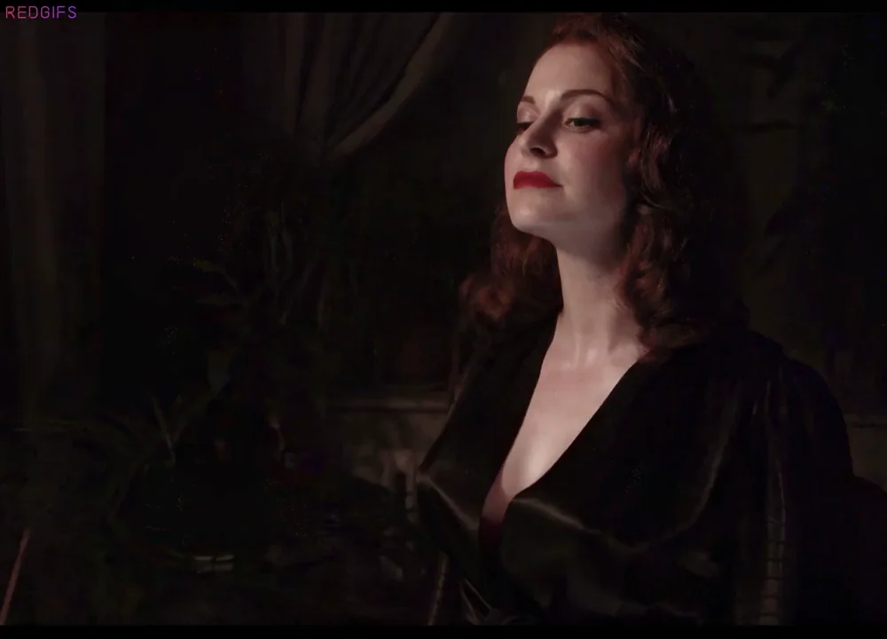 Esmé Bianco's Juicy Big Tits Tease 🔥🍒