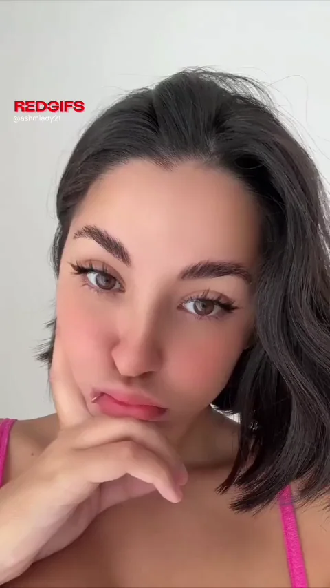 College slut shows off her innocent tits