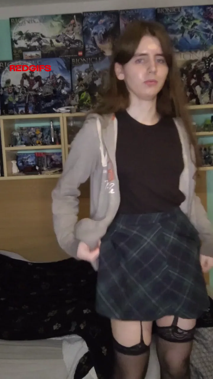 just bored, flashing my ass for you :)