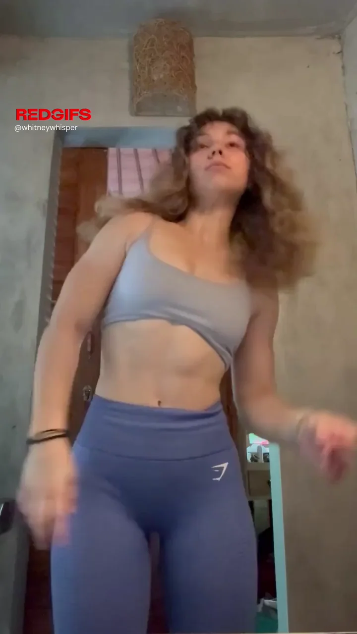 💦 Sweaty Fit Babe Strips Off Post-Workout Tease 🔥