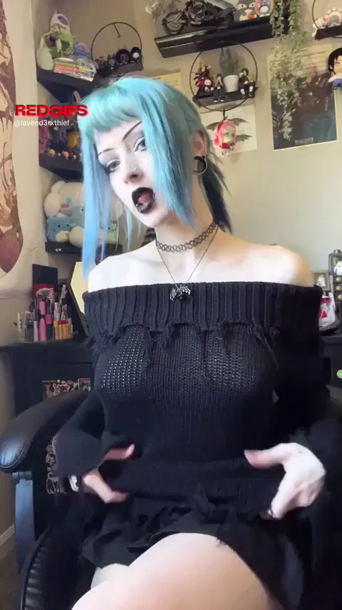 Nothings better than a goth girl whos into big loads