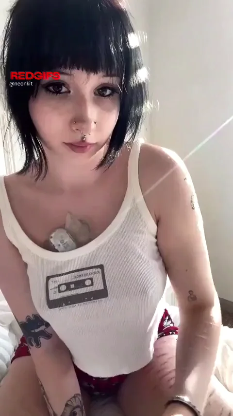 Goth Slut Begs: Make Me Your Fuck Buddy 😈🖤