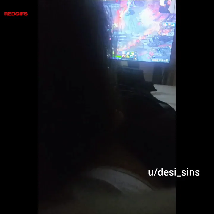 [F][M] Watching DOTA while getting my dick sucked