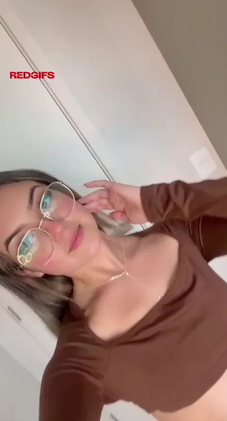 say yes if you'll fuck my tits and i'll send u my nudies (first 250 users) serious guys only!
