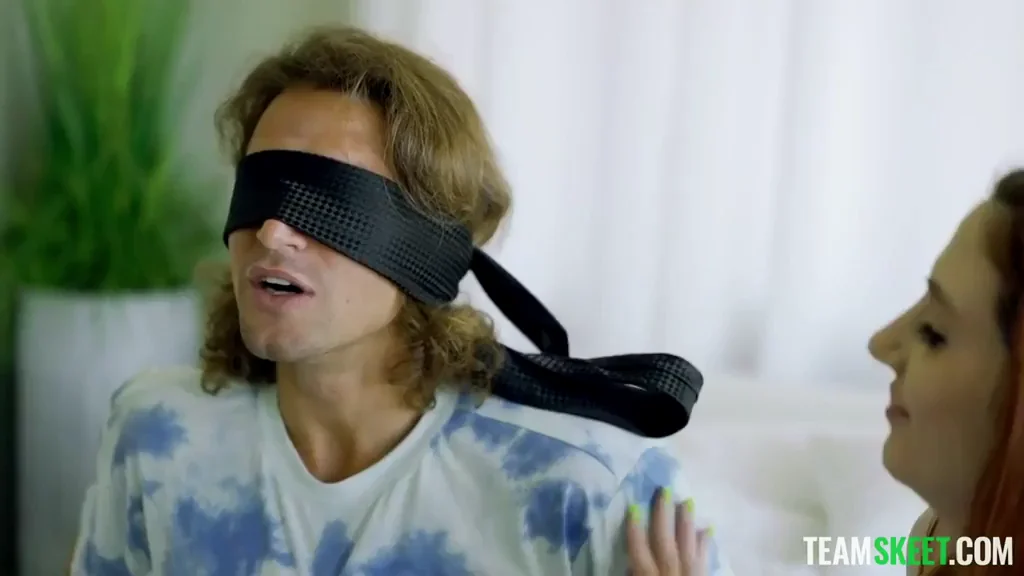 🔥 Stepdaughter Blindfolded Confesses to Stepmom, Leads to Threesome Tease 🍆💦