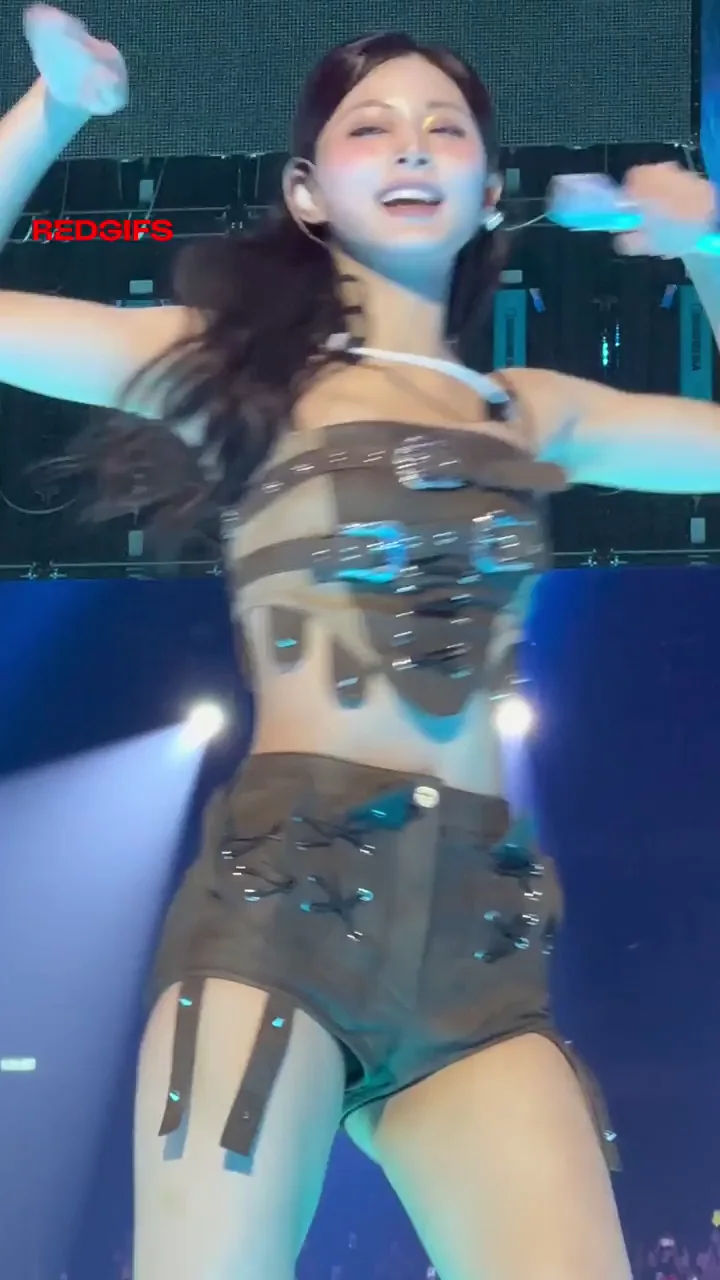 Tzuyu's Slutty Stage Legs Tease