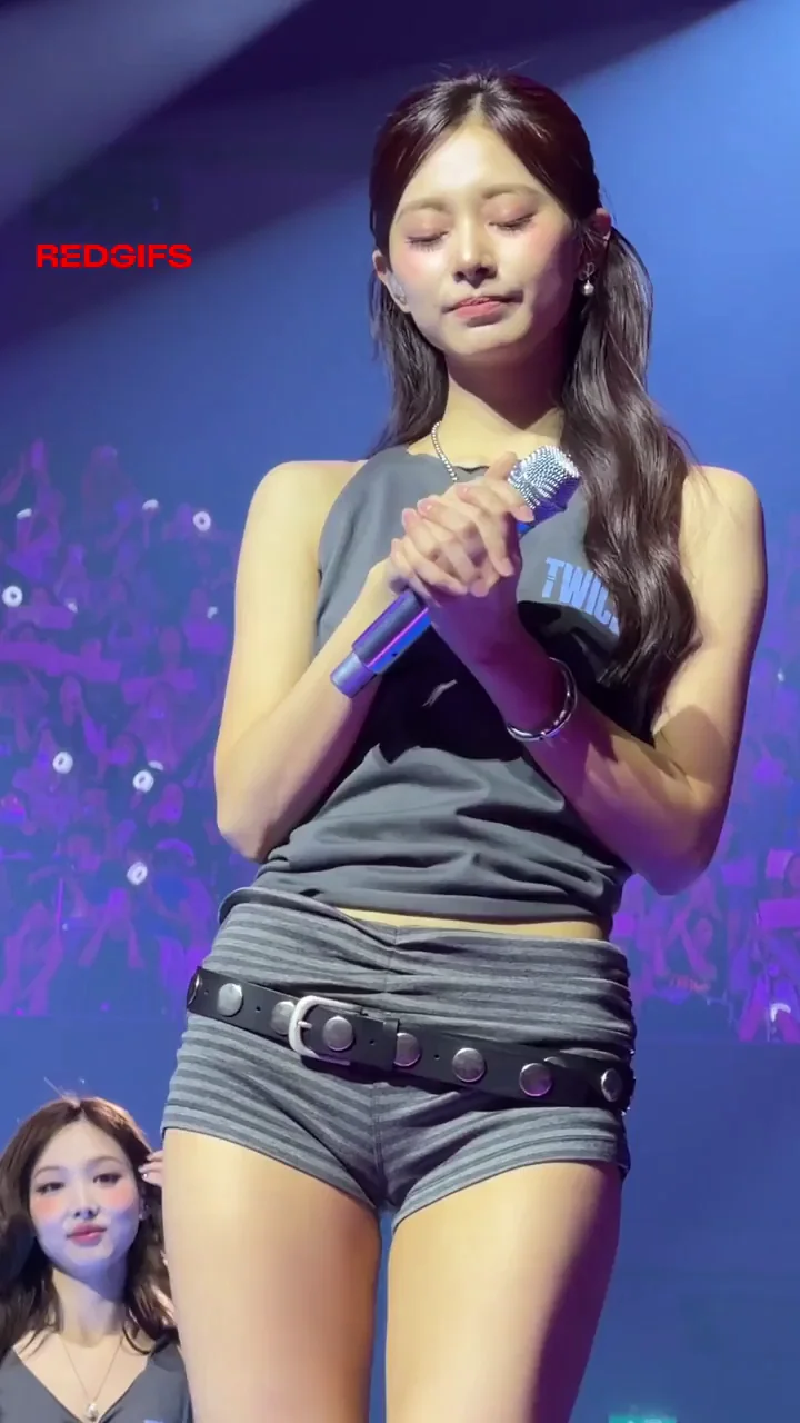 Tzuyu's Thicc Ass & Juicy Thighs on Stage 🔥🍑