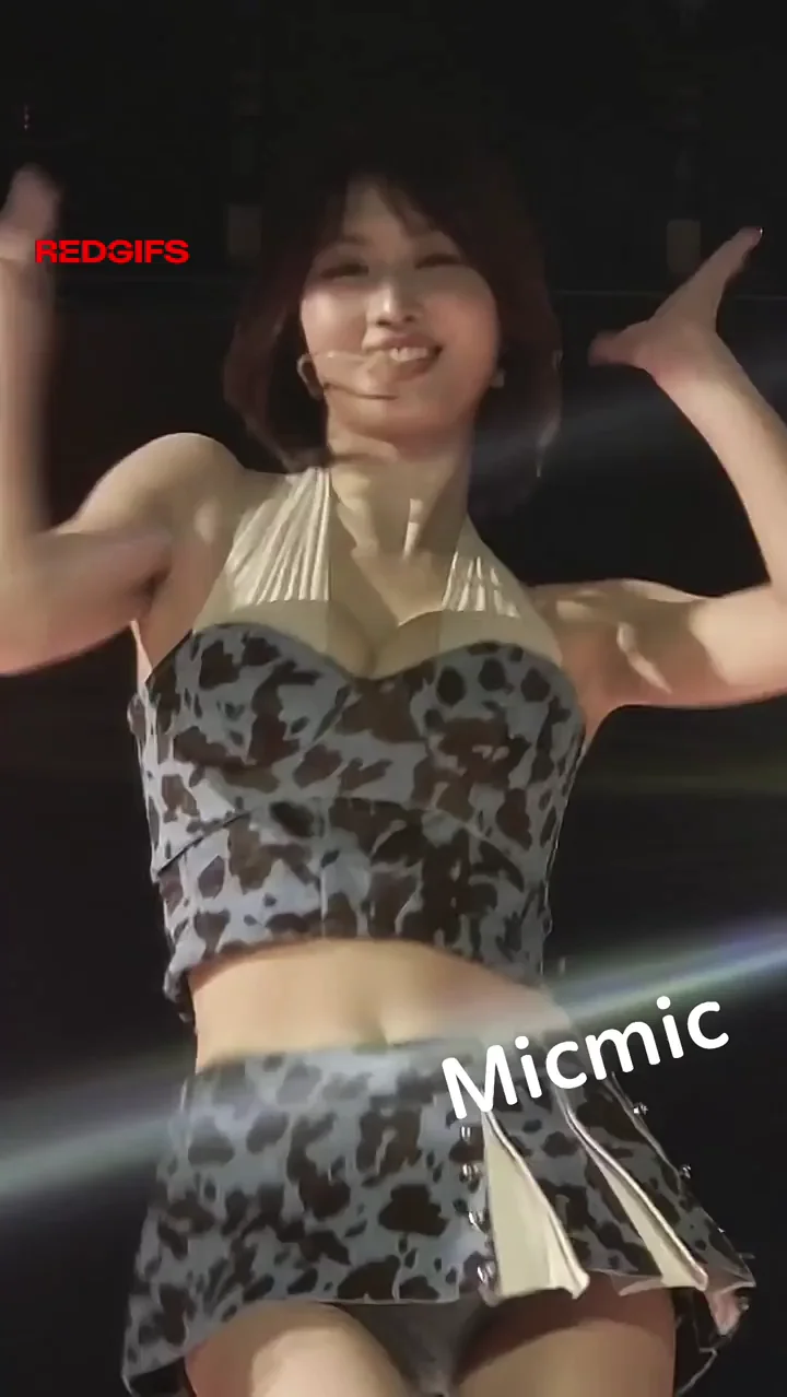 TWICE - Momo
