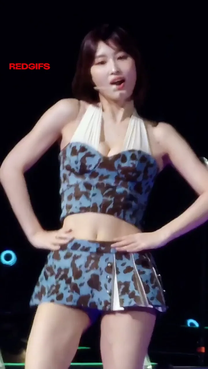 TWICE - Momo