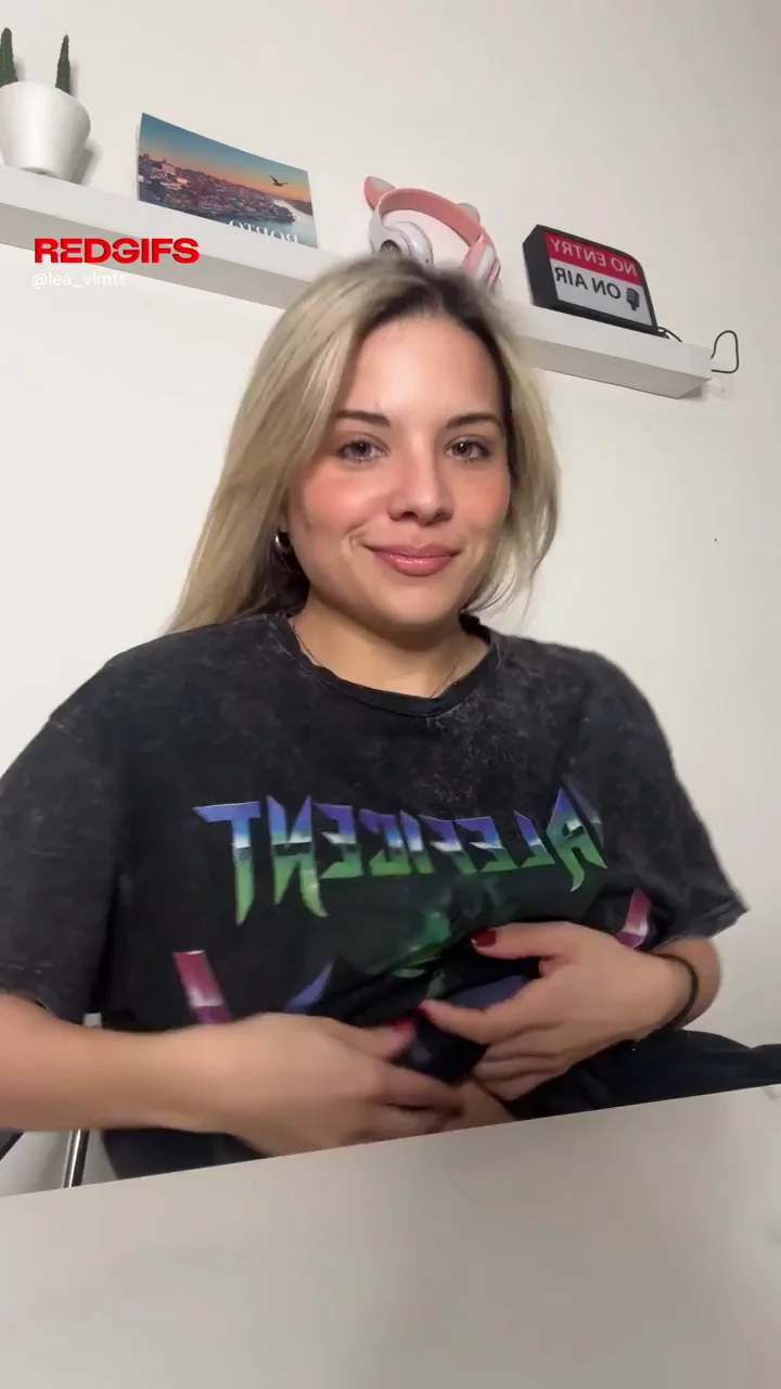 I find pleasure in exposing my tits to strangers