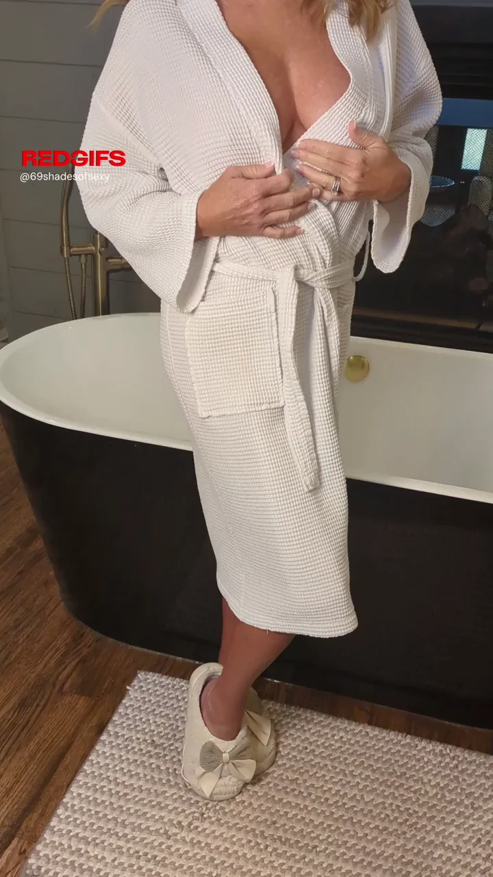 MILF Teases with Huge Tits, Drops Robe for Pussy Reveal