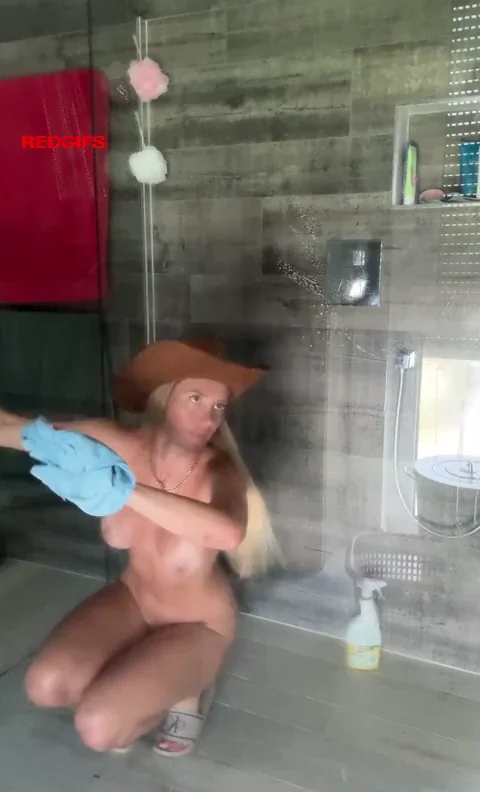 🔥 MILF Housewife Cleans Naked in Cowboy Hat & Sucks Cock Hard 😈🍆