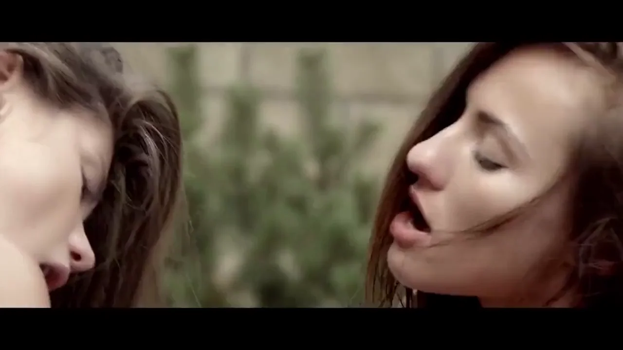 🔥 Little Caprice & Michaela Isizzu Outdoor Pussy Kissing Ecstasy 💋🌿