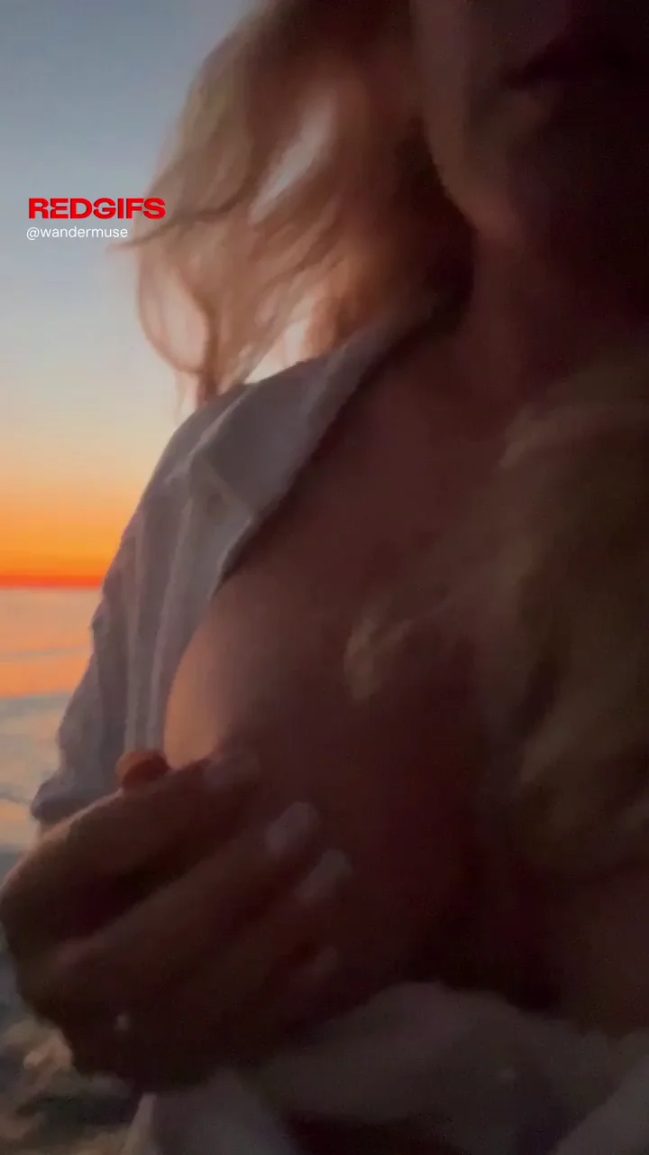 Sunset, sea breeze and my natural curves...