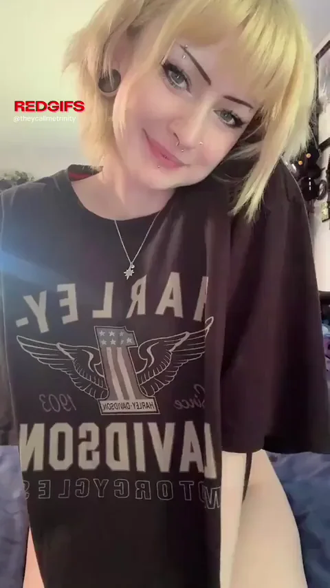 If you're good at squeezing, I promise to make you cum
