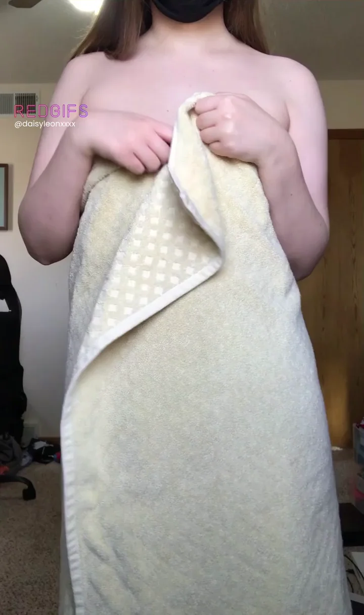 All-Natural Blonde Babe Teases Towel Drop 😈💦