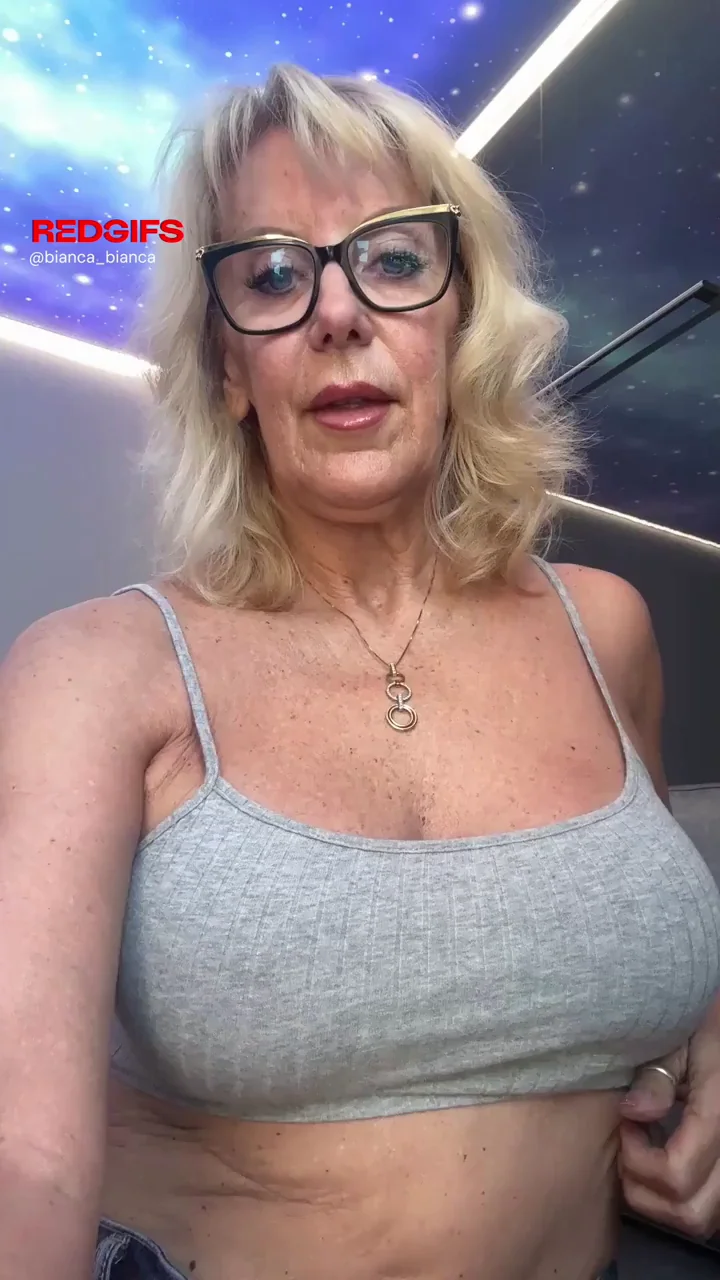 Naughty MILF Teases with Perfect Tits Pull-Down 😈🍒