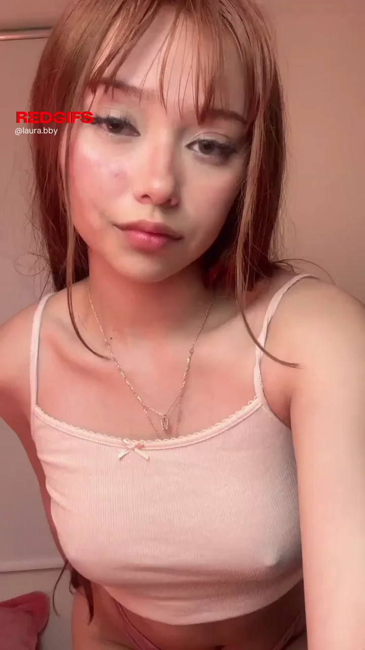 does anyone think small boobs are hotter than DD